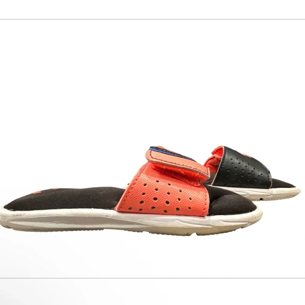 Under Armour Kid’s Ignite VI Slides Black/White/Beta(coral&blue) size 11K